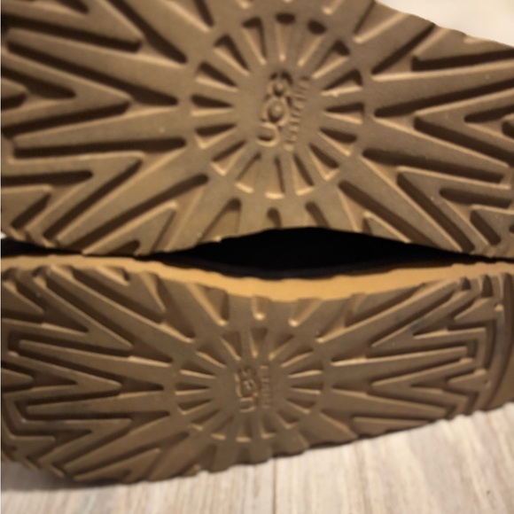 RARE* Navy blue Bailey button Uggs - - Picture 7 of 7